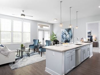 Full living kitchen dinning